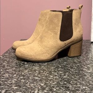 Suede booties w/heel